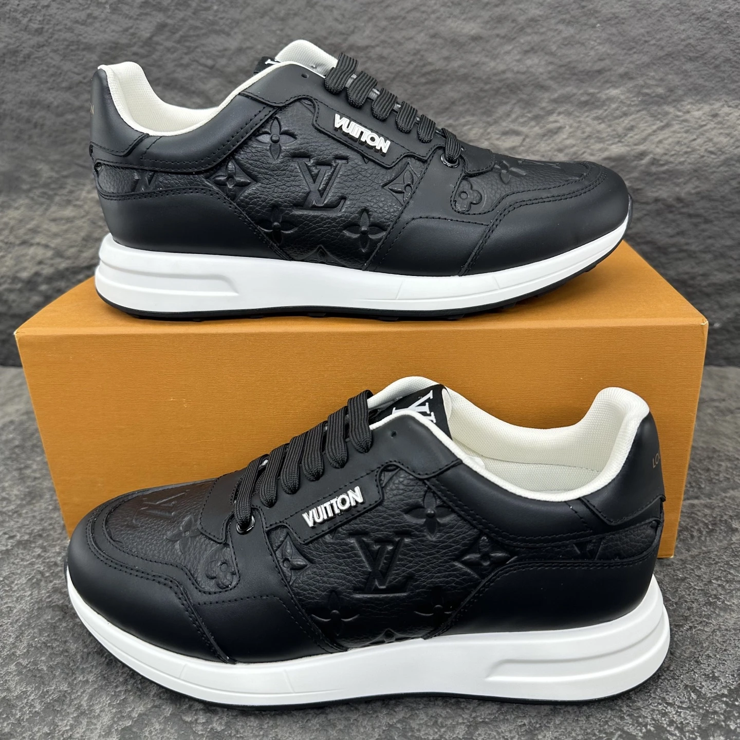 Louis Vuitton Sneakers — cd1ddfd4
