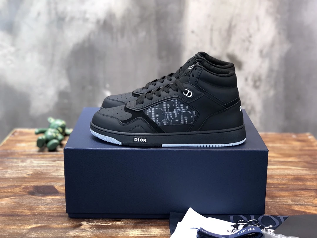 Dior Sneakers — 2f3c1ae9