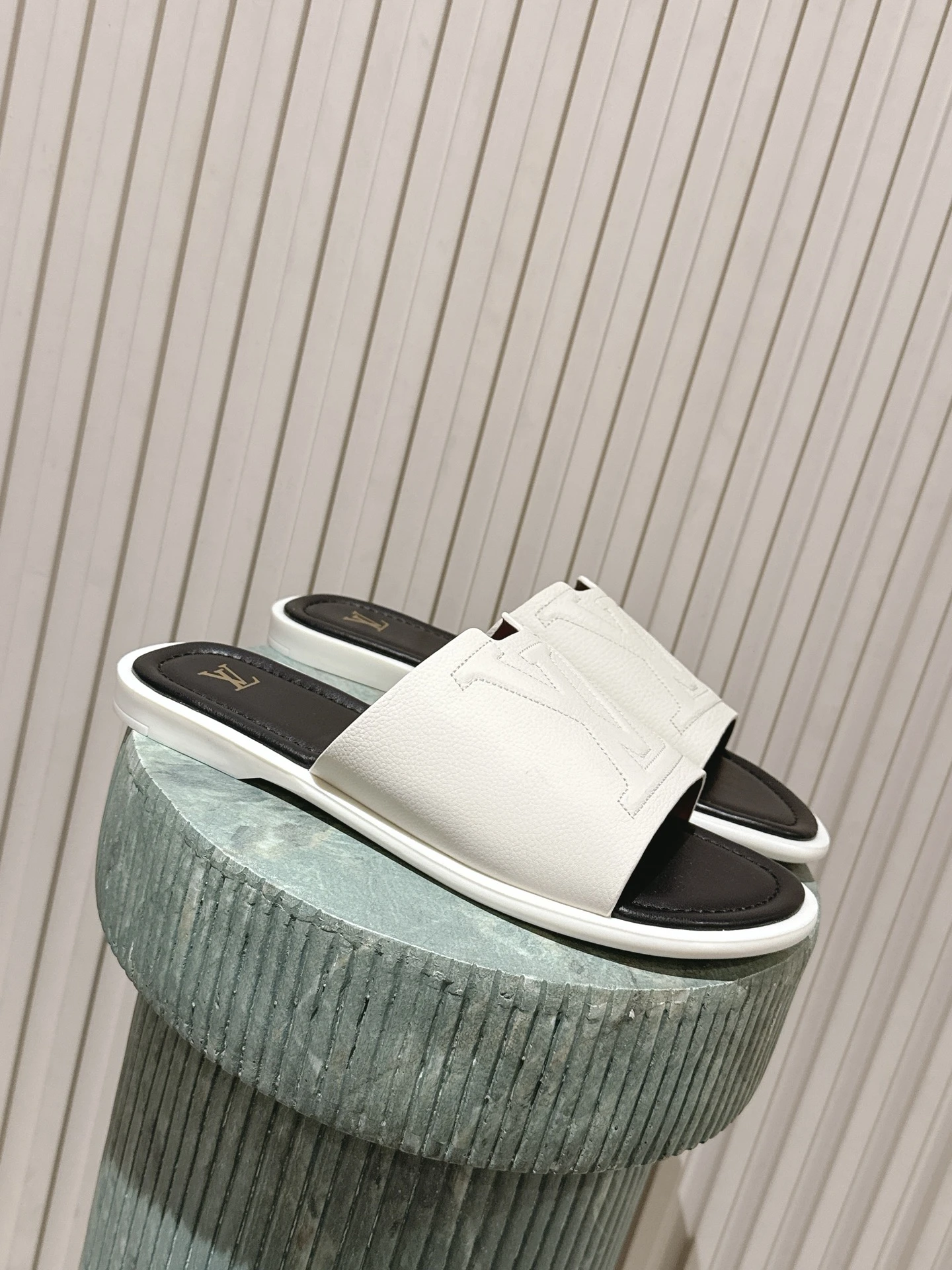 Louis Vuitton Slides — 8d11fd71