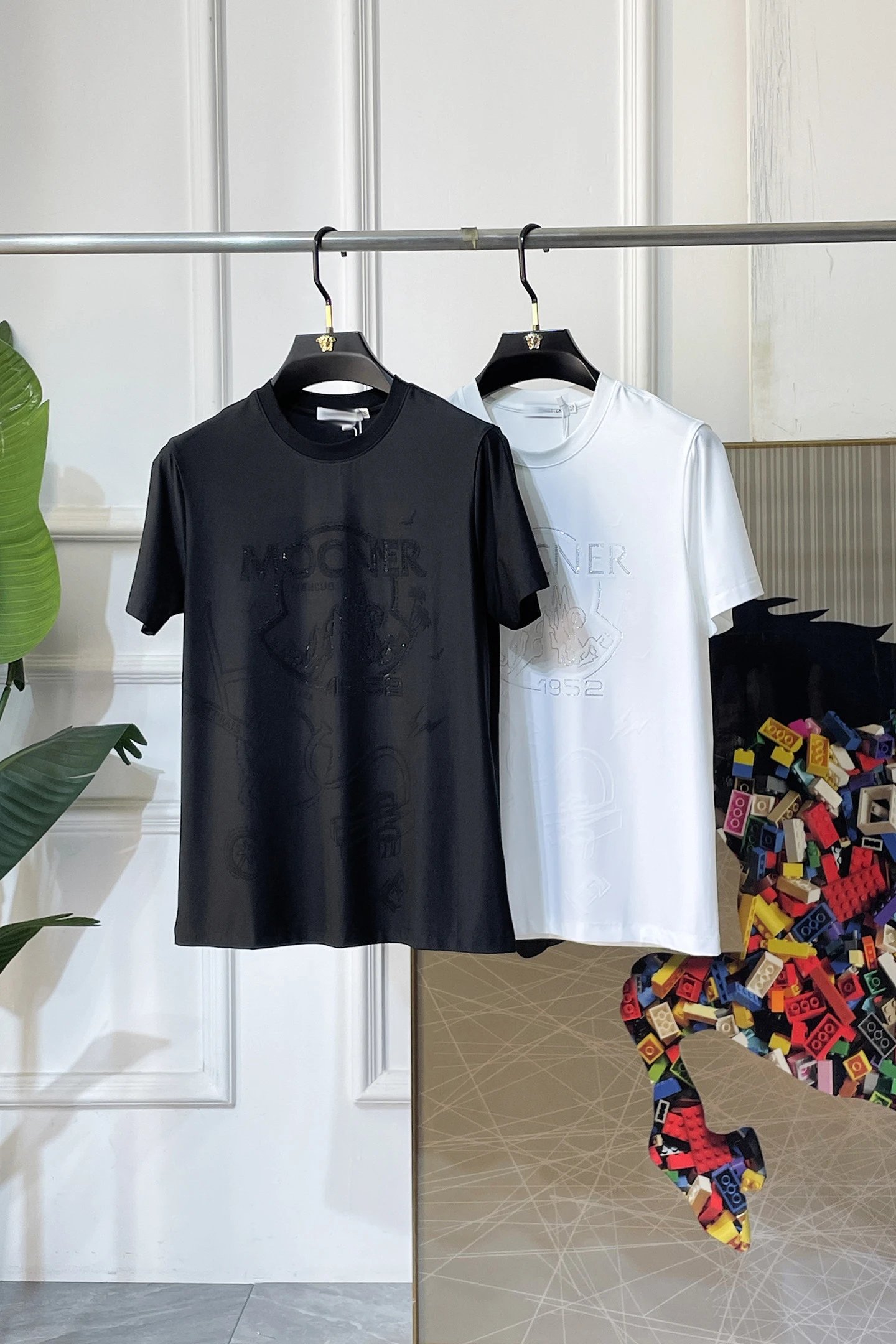 Moncler T-Shirt — 84f9efac