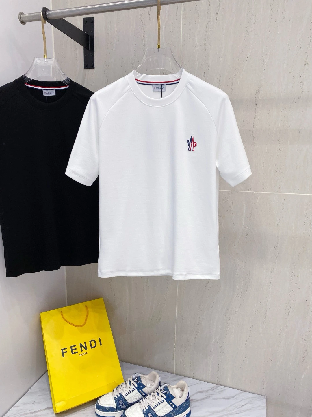 Moncler T-Shirt — 88efb450