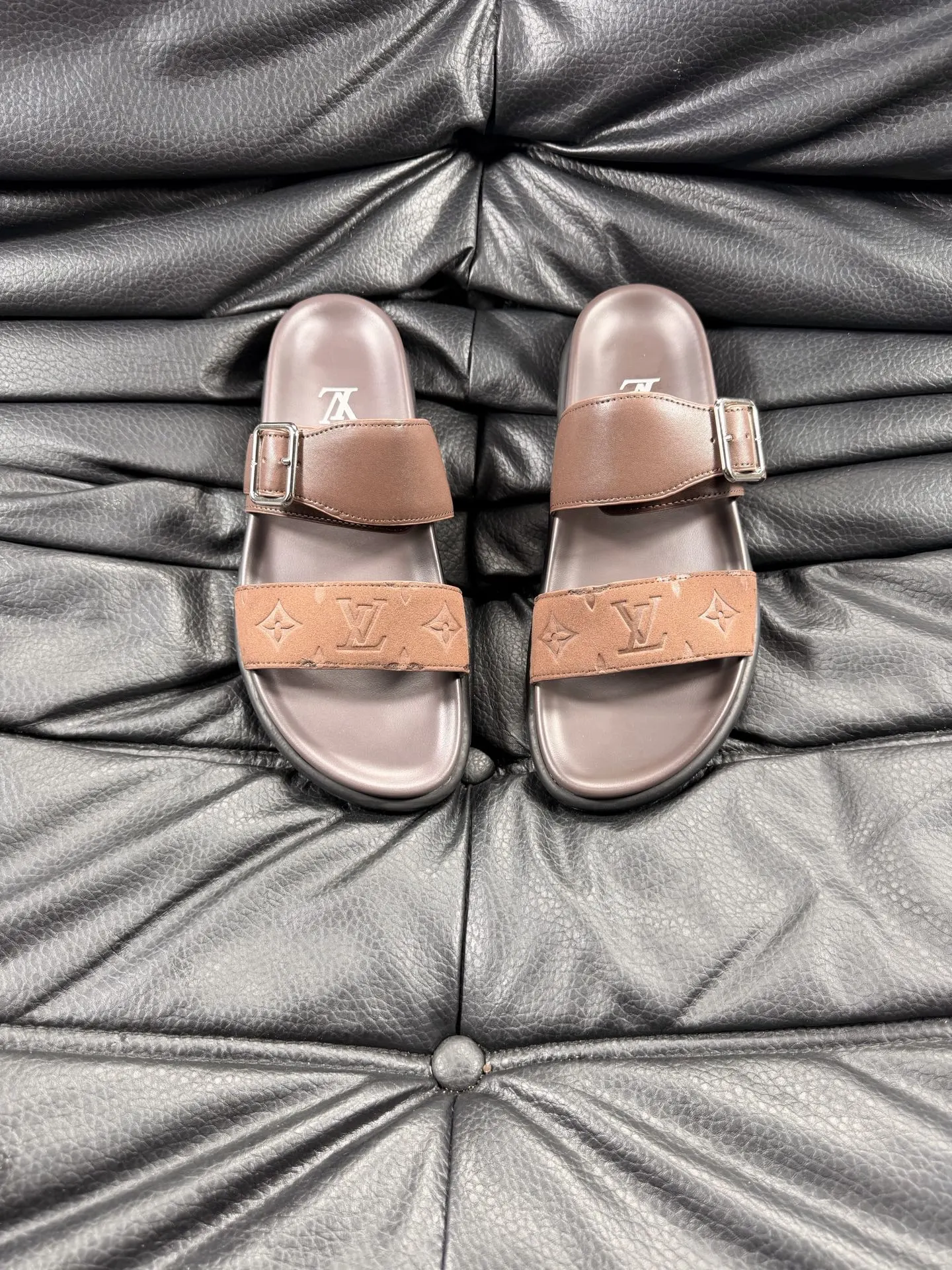 Louis Vuitton Slippers — 6ea52ace
