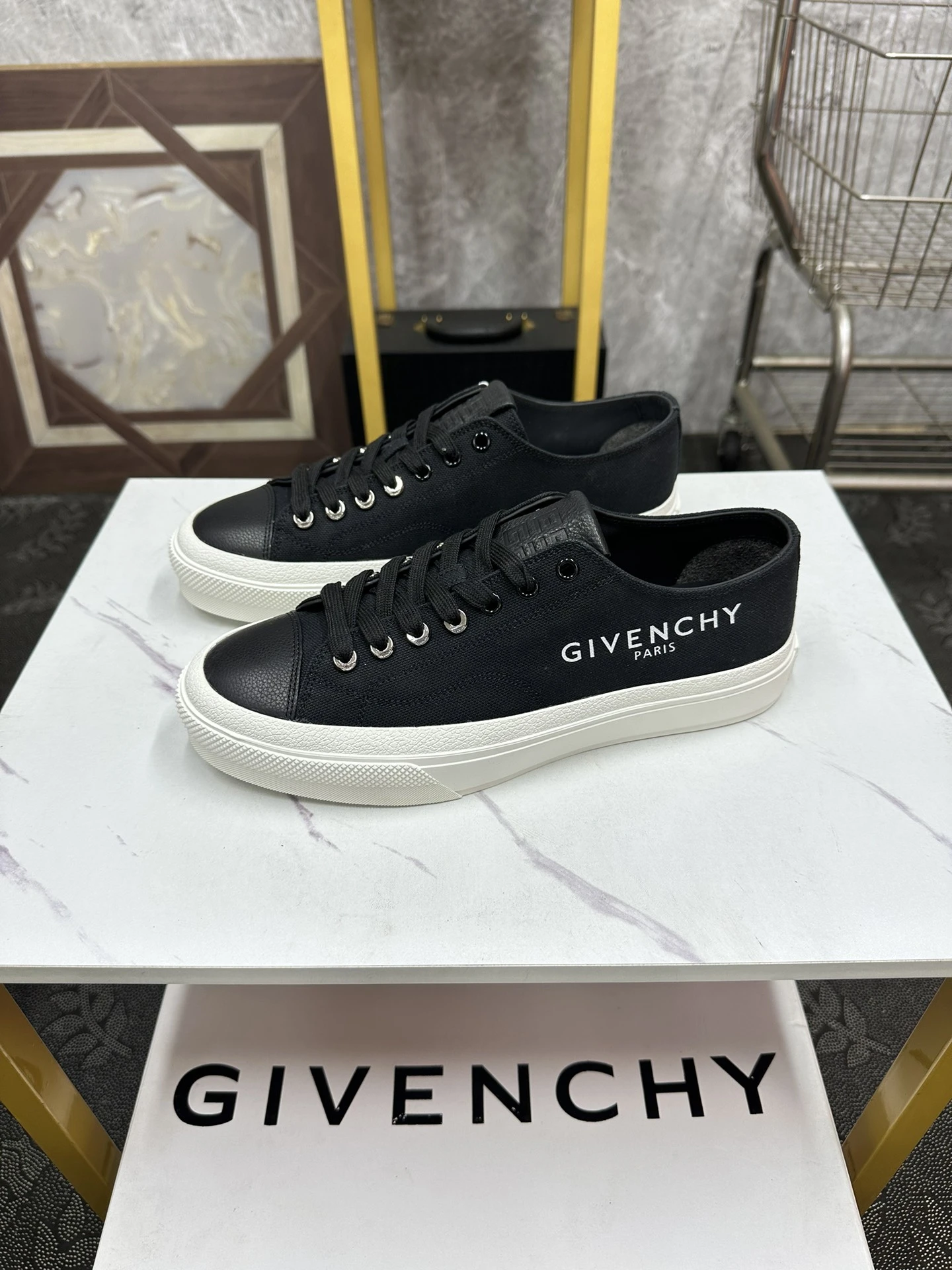 Givenchy Shoes — 1984ff26