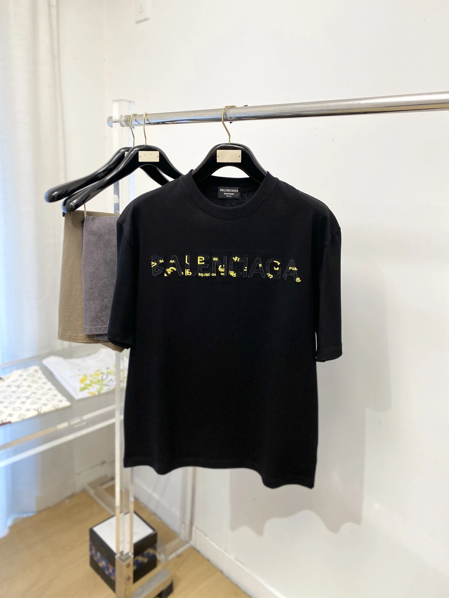 Balenciaga T-Shirt — 4a4f8595