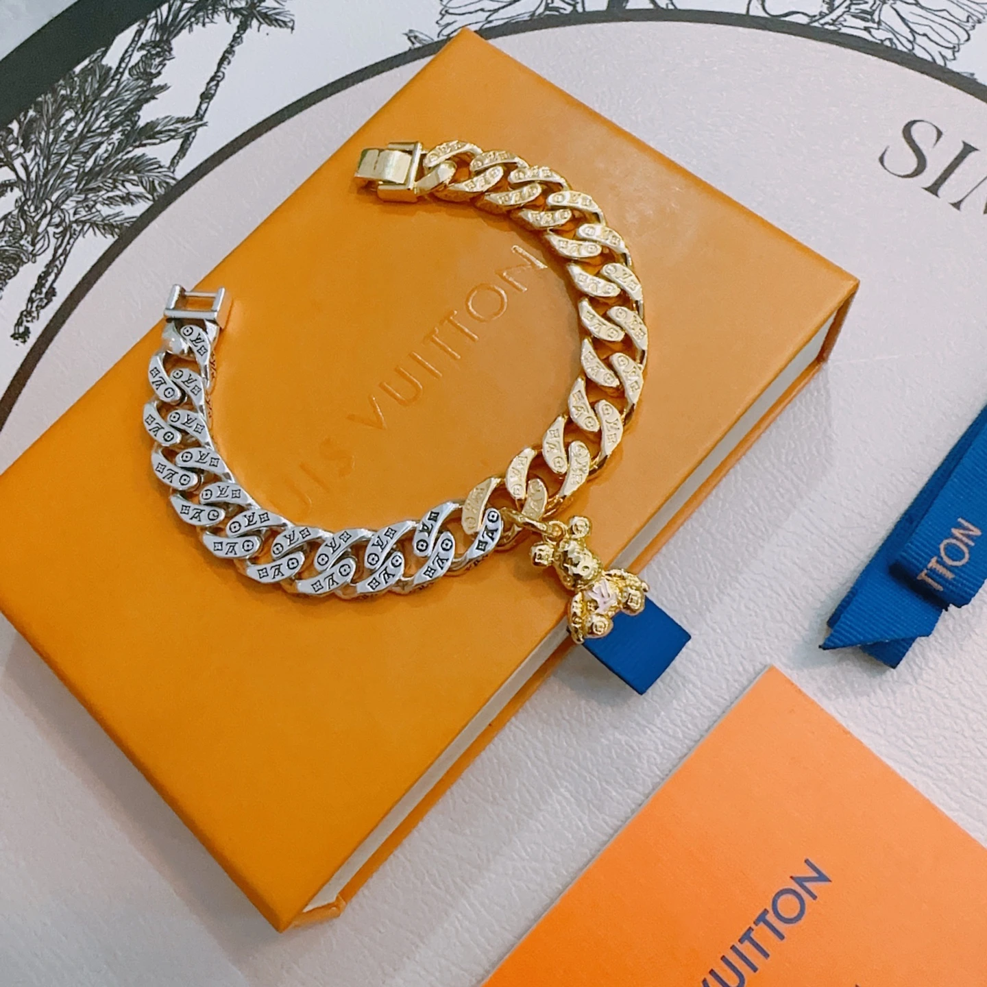 Louis Vuitton Bracelets — 0566039b
