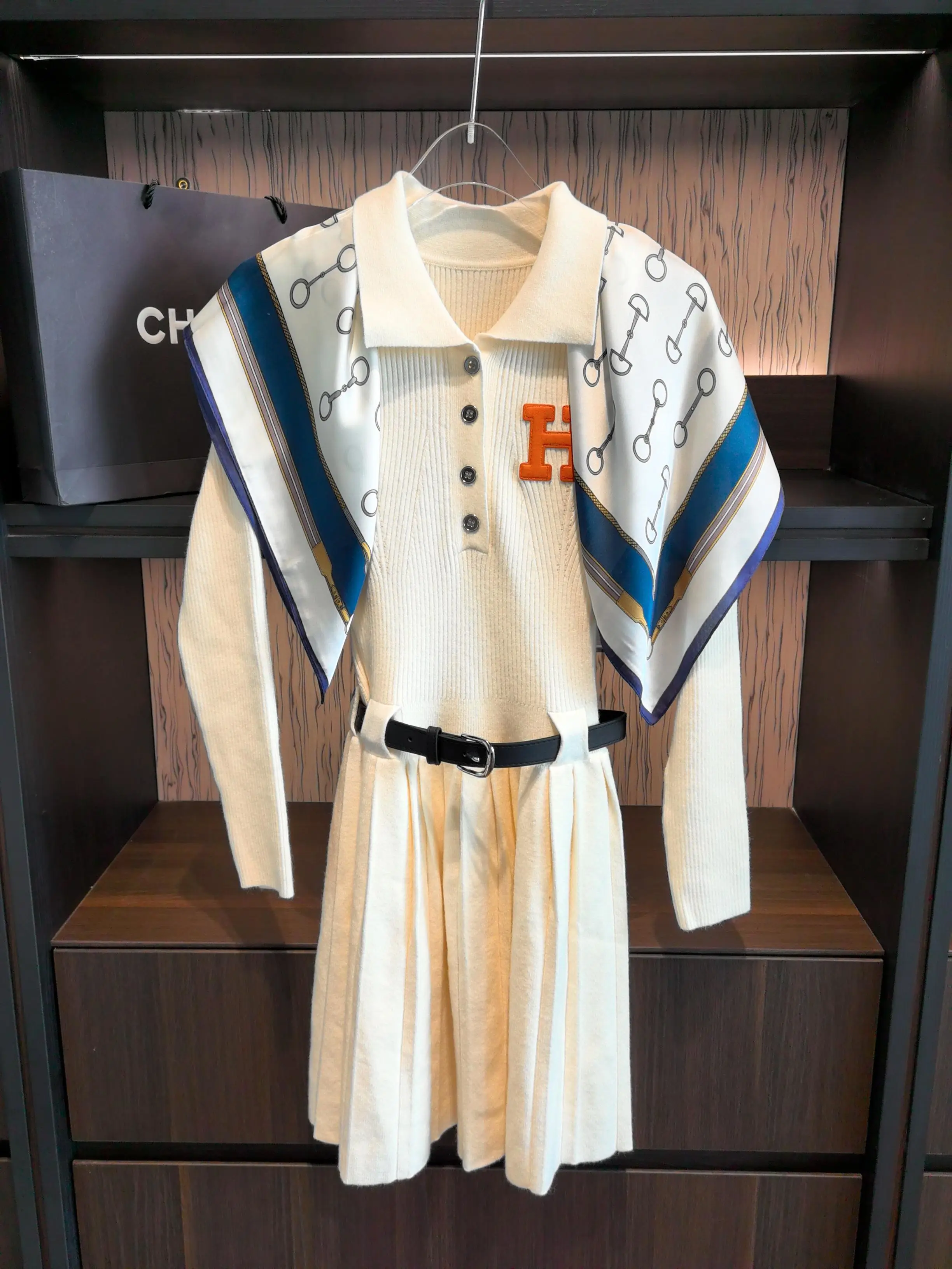 Dresses — b5c9aa1d
