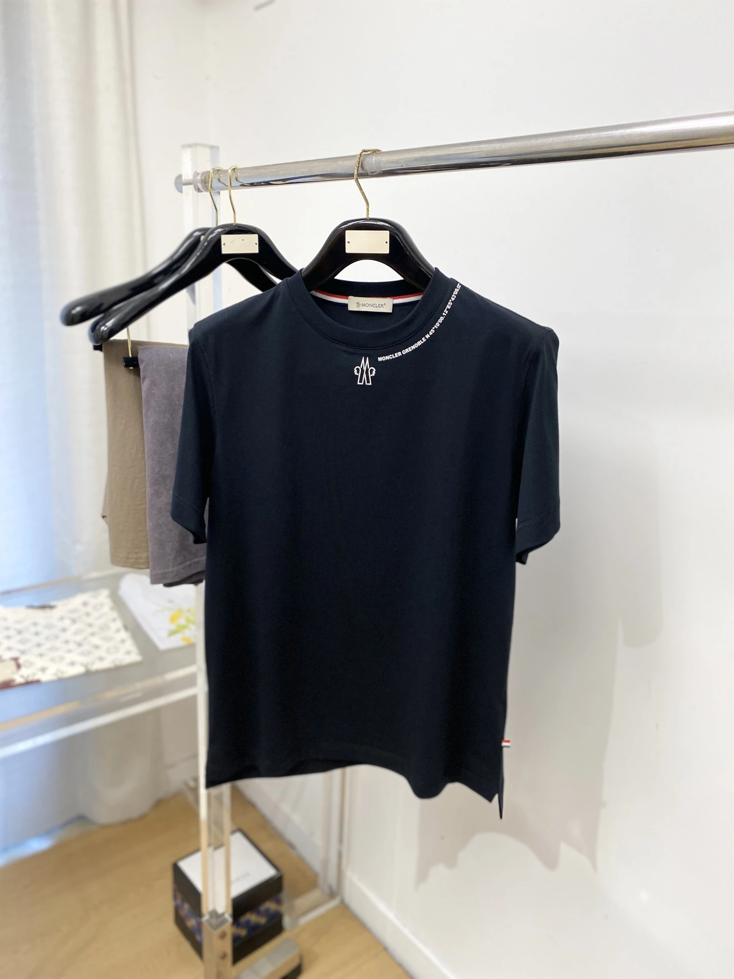 Moncler T-Shirt — 9b89f89a
