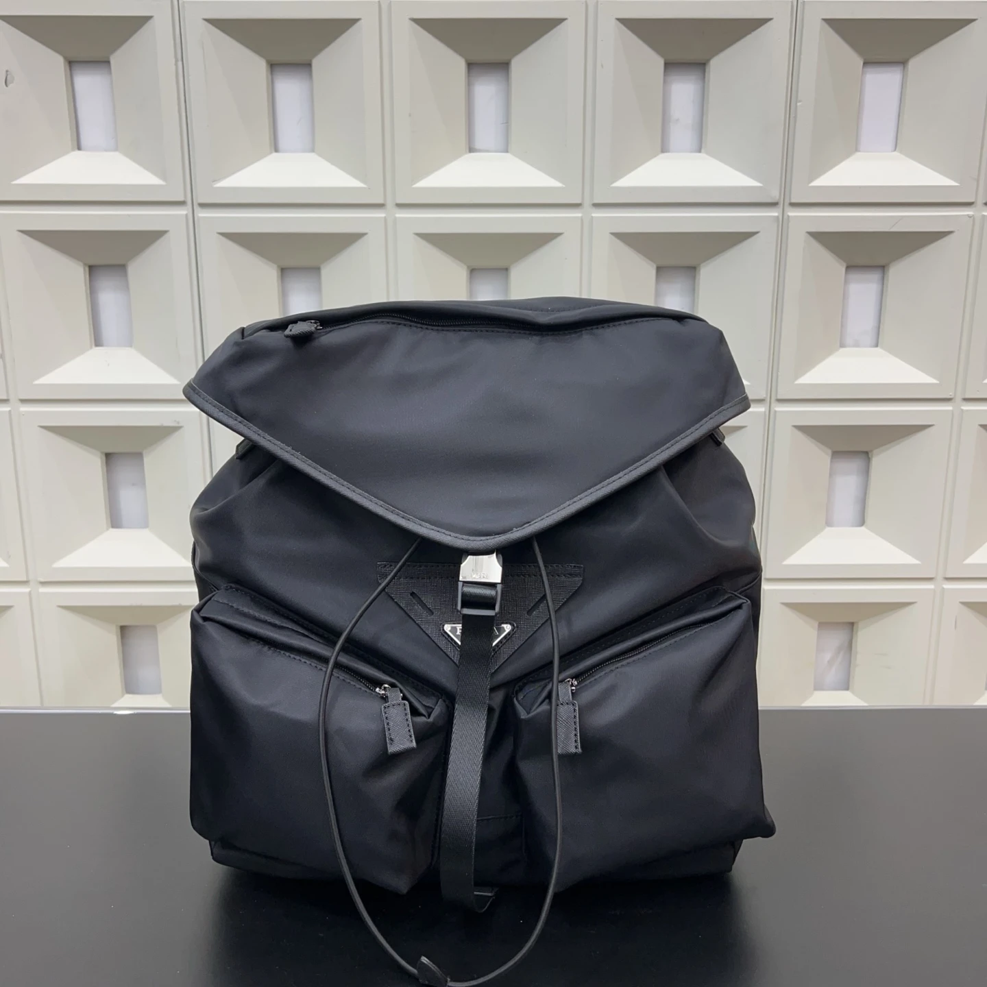 Prada Bag — 04e301e3