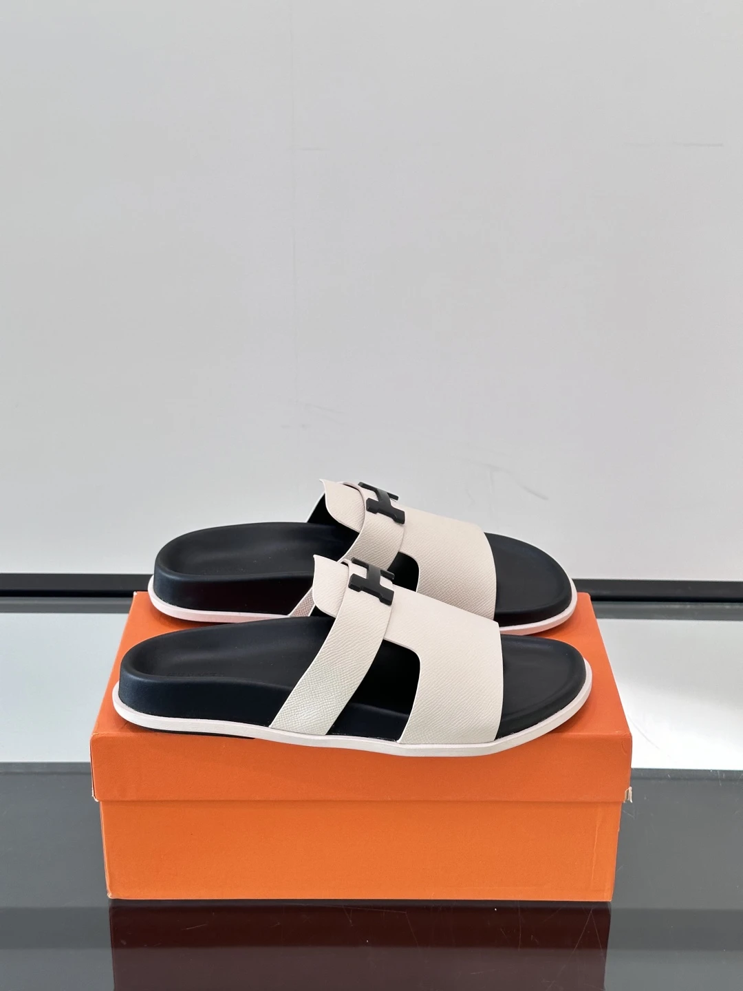 Hermès Slippers — c67fc18c
