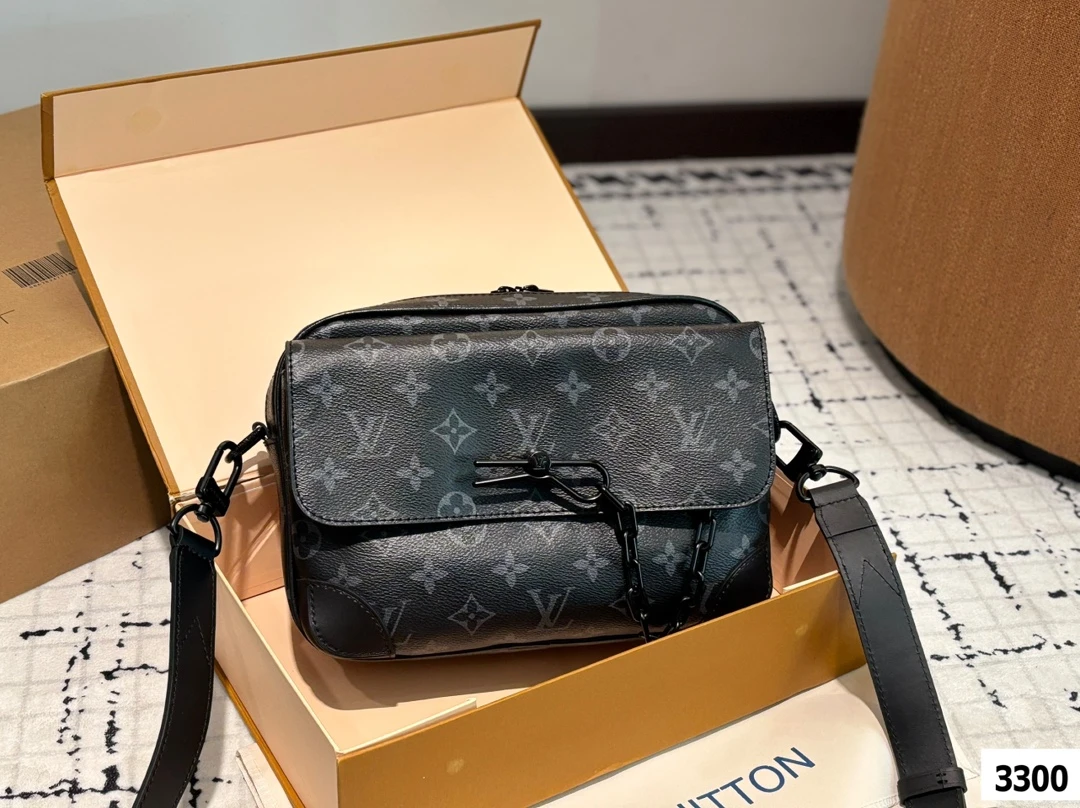 Louis Vuitton Bag — b3c7e6d3