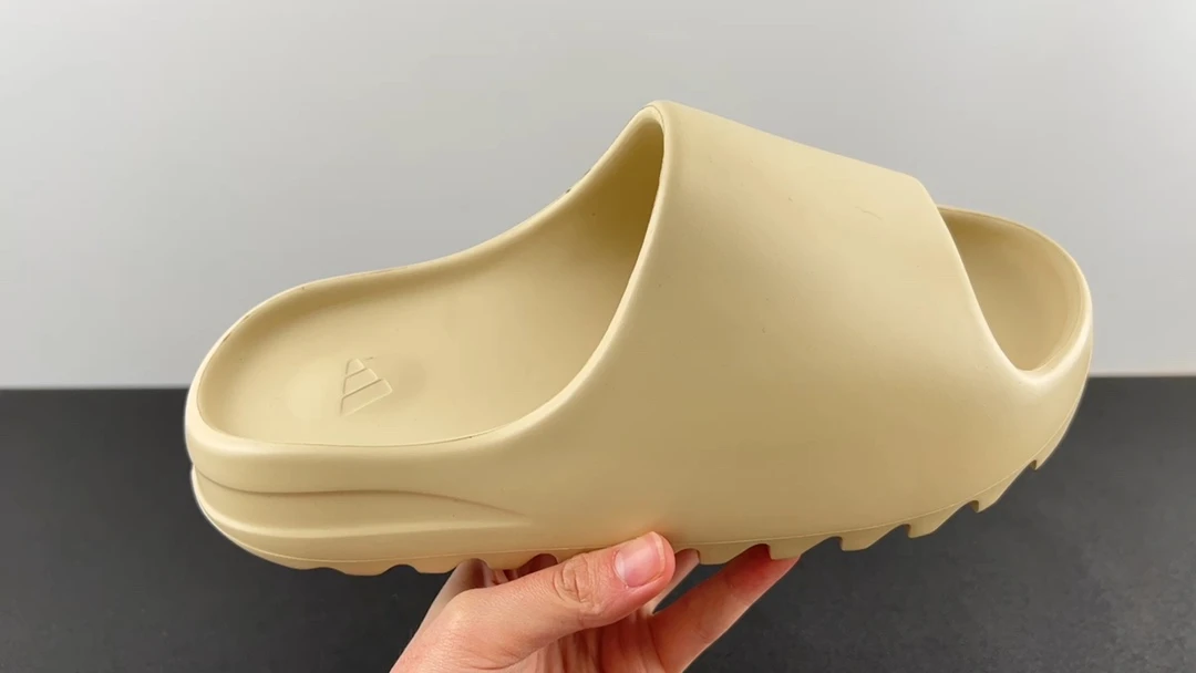 Adidas Slippers — 8e56e504