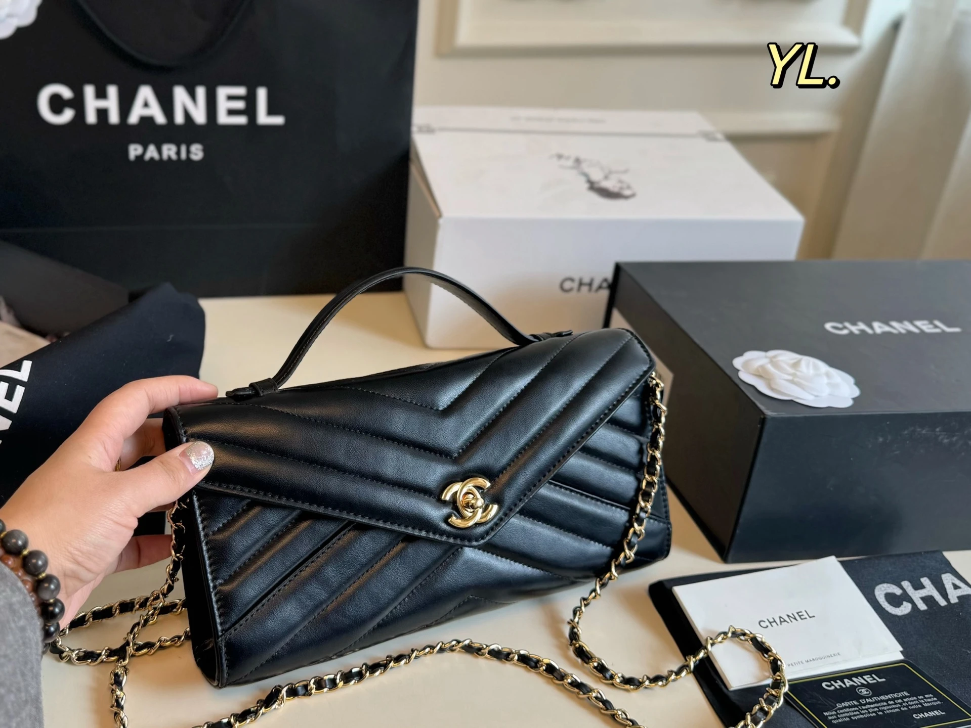 Chanel Bag — fc37ae1b