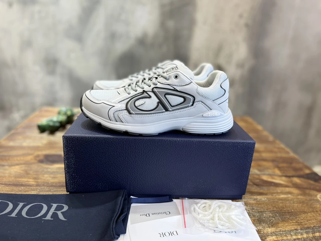 Dior Sneakers — 81ad3ddf