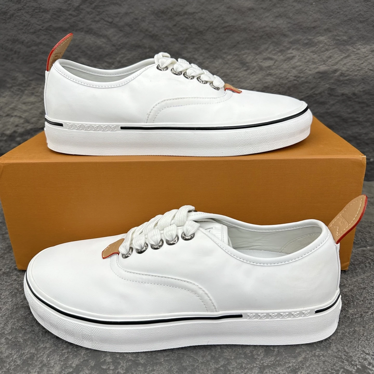 Louis Vuitton Sneakers — 9ff30322