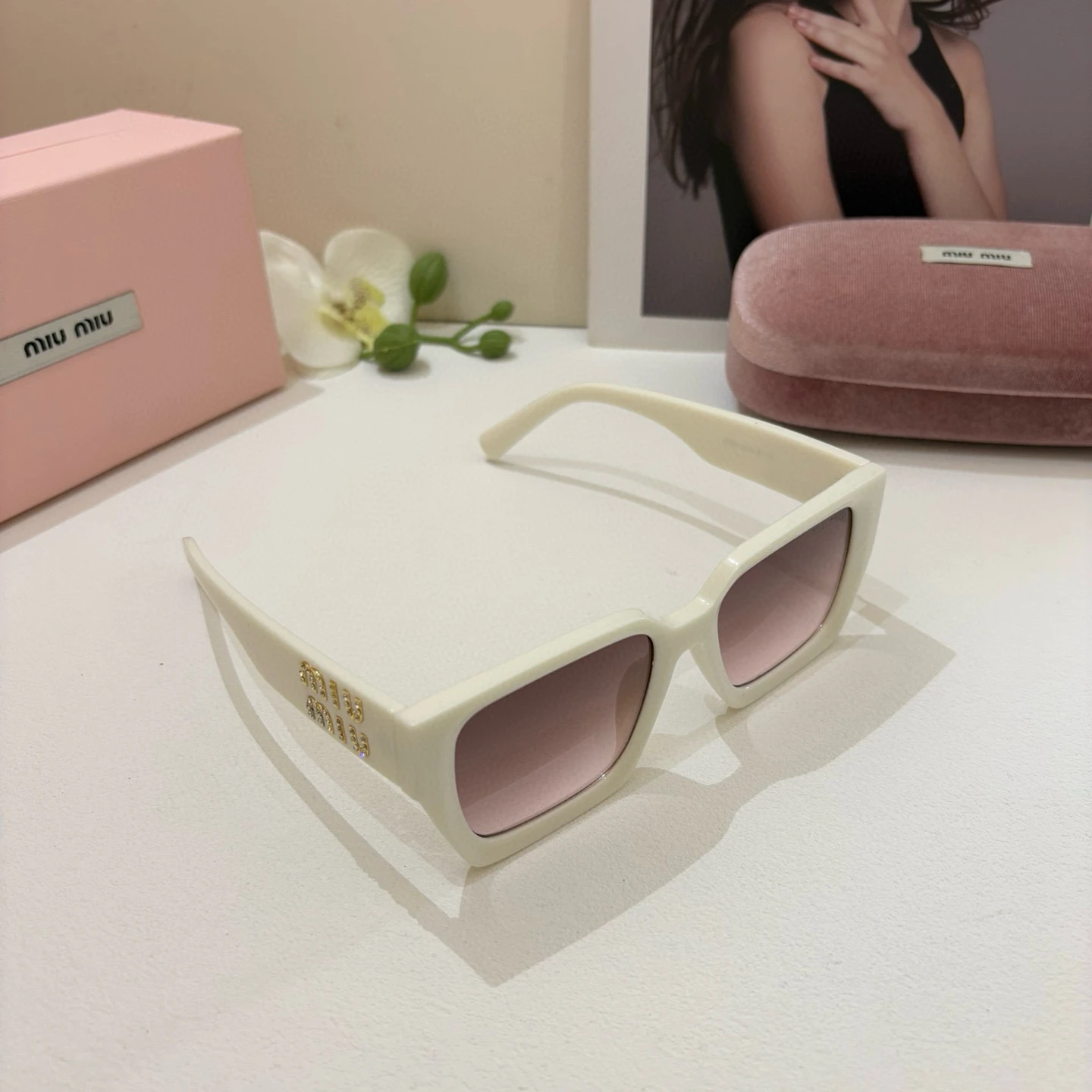 Miu Miu Eyewear — 7d0ab1c0