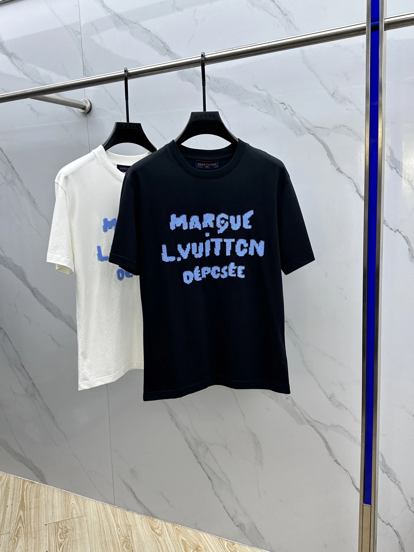 Louis Vuitton T-Shirt — d8eb51cc