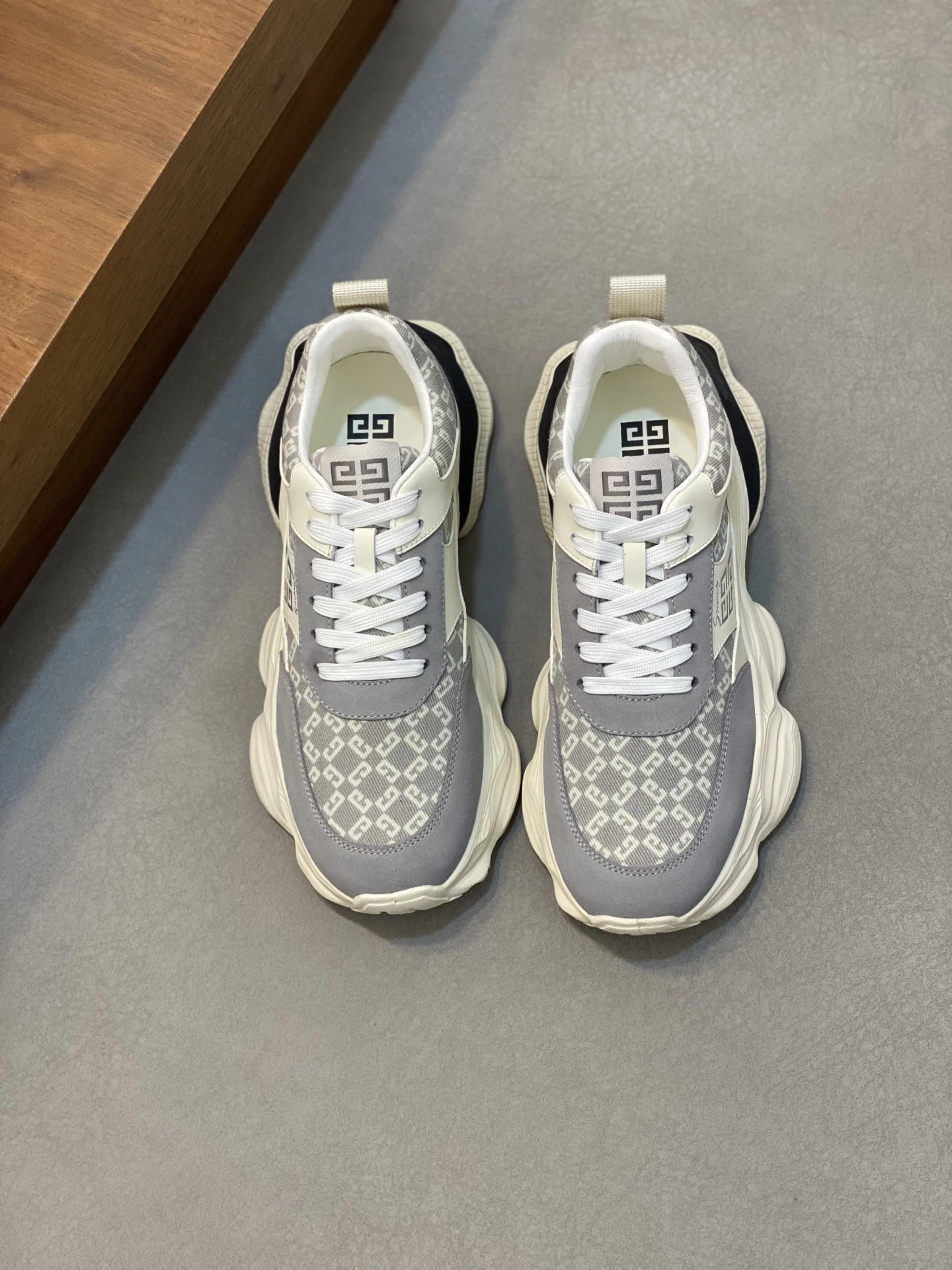 Givenchy Sneakers — aa6fd55a