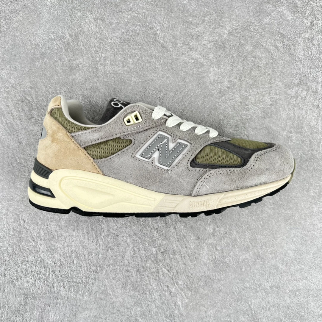 New Balance Sneakers — e5c8b7d0