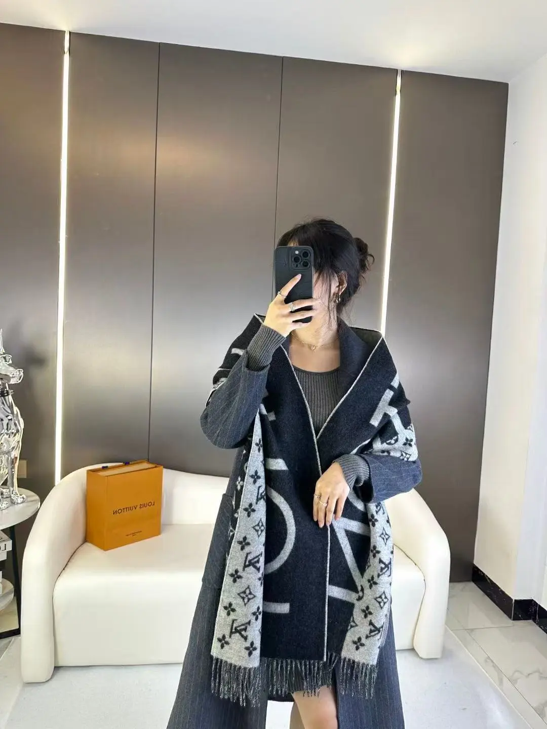 Louis Vuitton Scarves — cc16063a