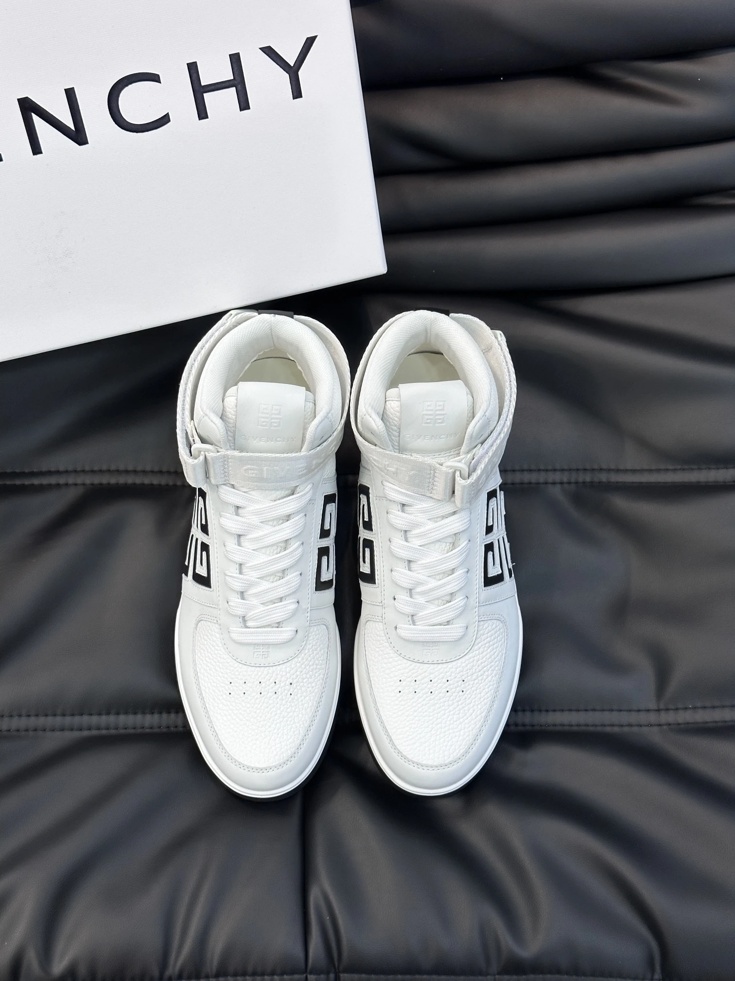 Givenchy Sneakers — e376b737