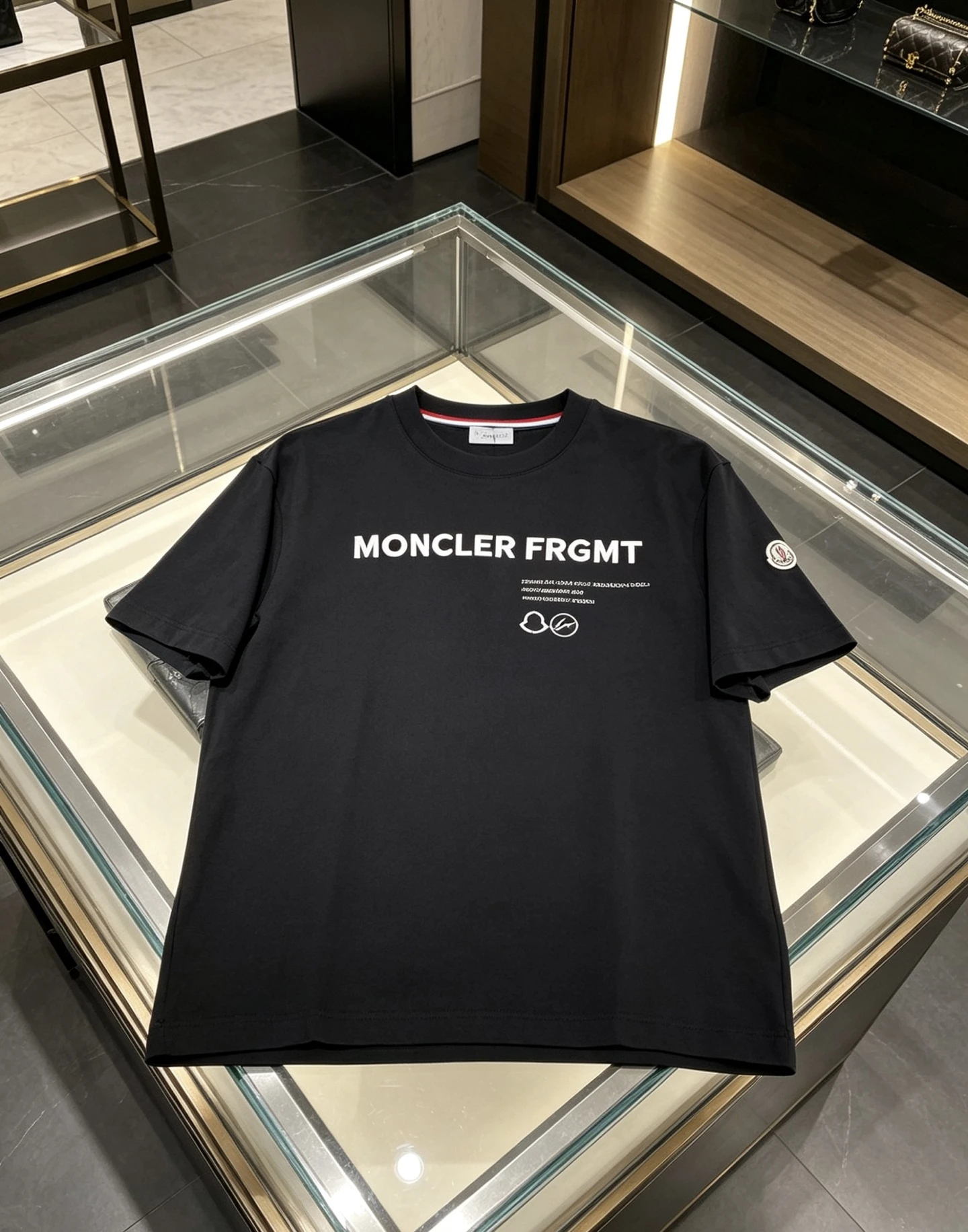Moncler T-Shirt — cd02a3df