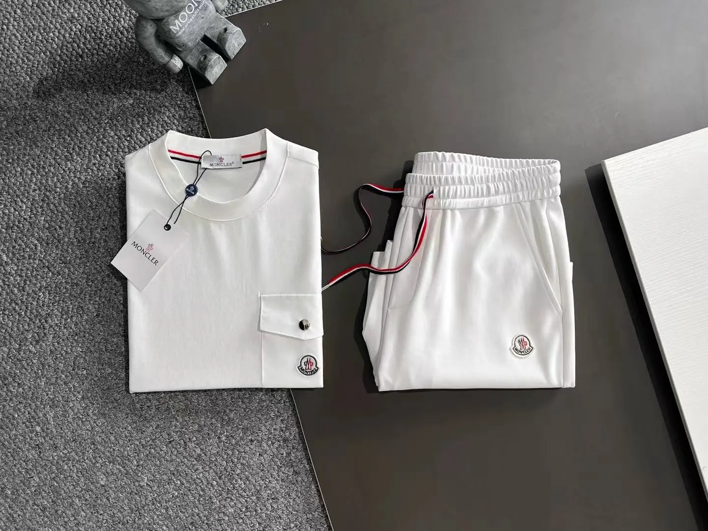 Moncler T-Shirt — 3e0de521