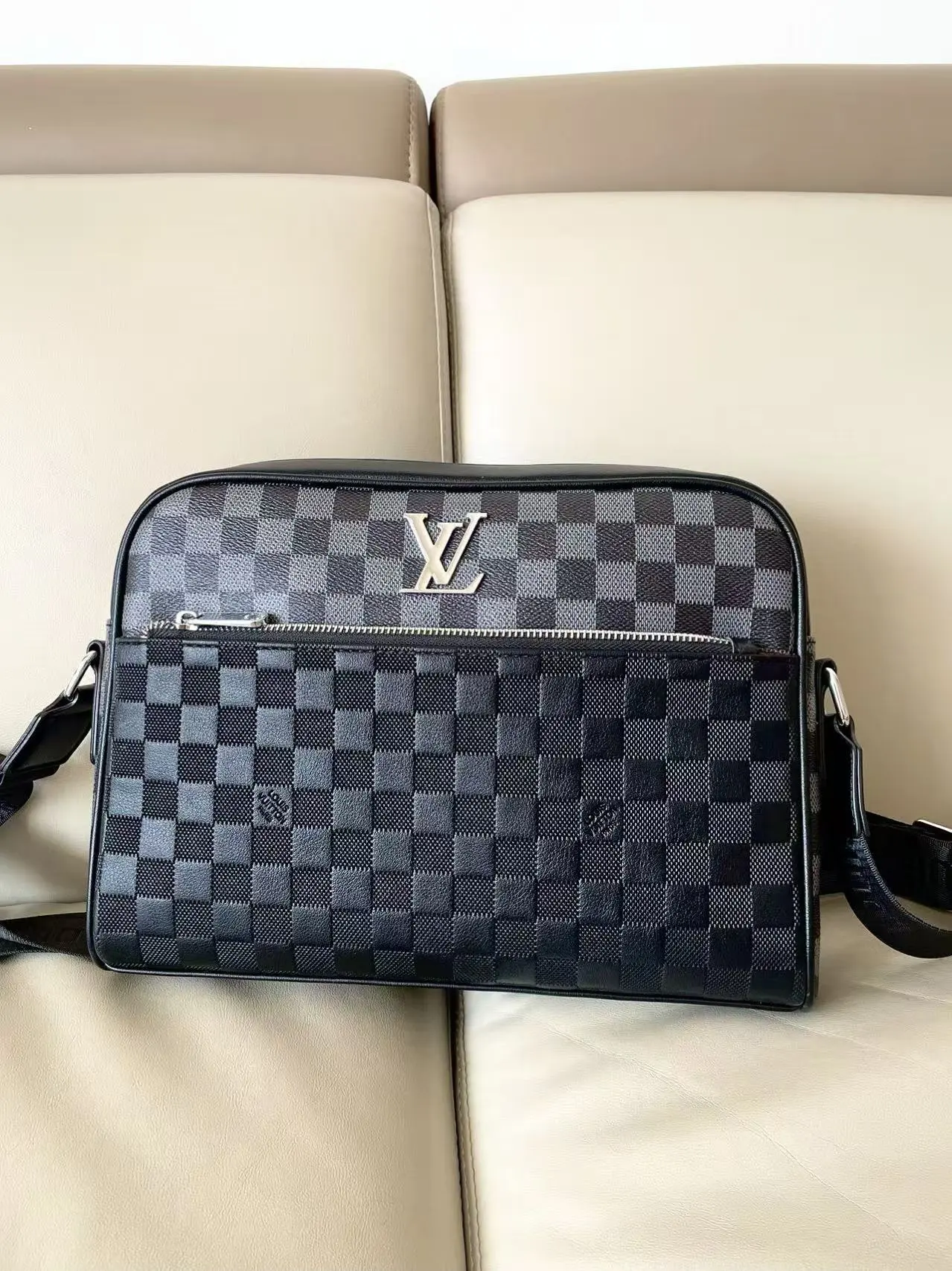 Louis Vuitton Bag — b791bdbe