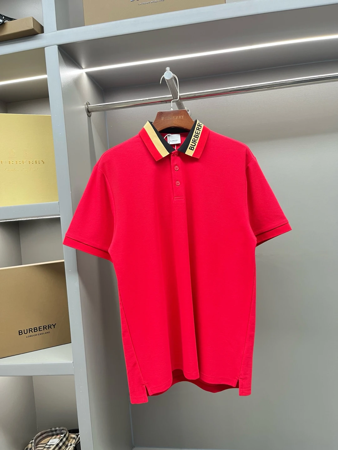 Burberry T-Shirt — 72f0f693