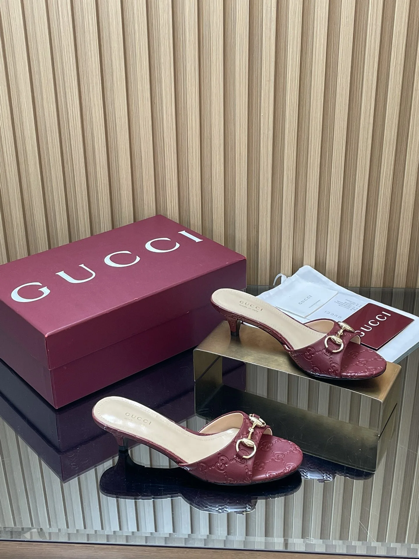 Gucci Slippers — d69db479