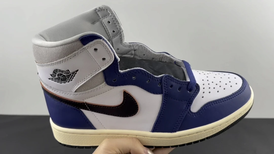 Nike Shoes — 5df1ba7d