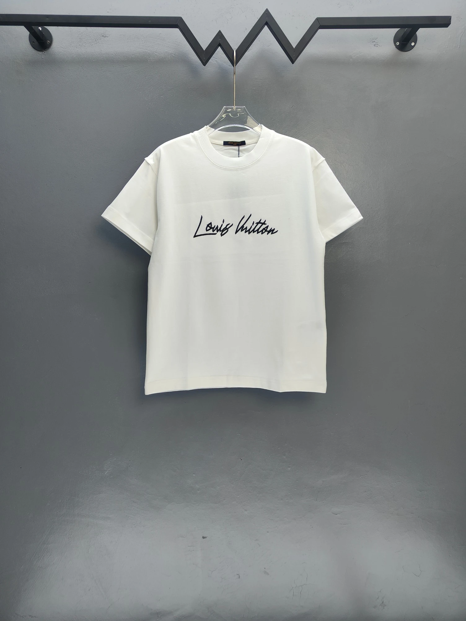 Louis Vuitton T-Shirt — f107ba7b