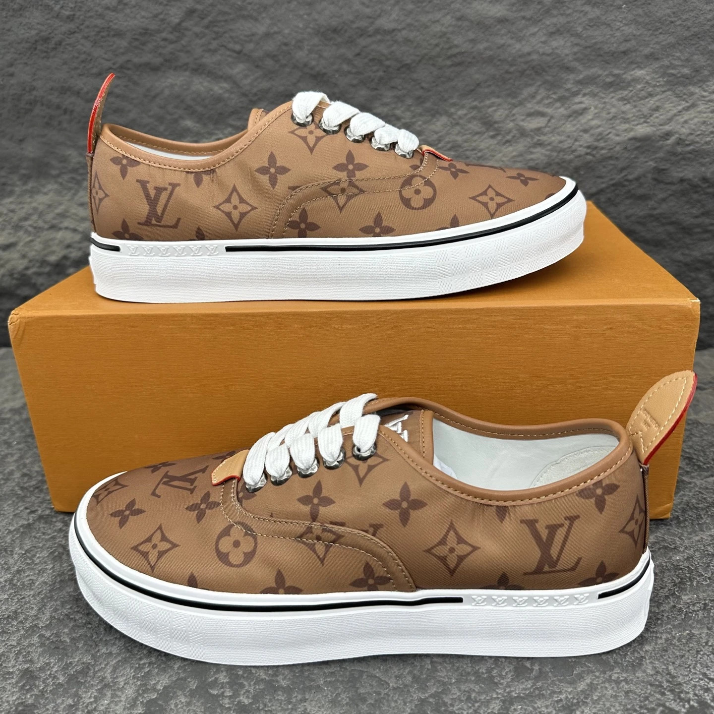 Louis Vuitton Sneakers — 63d4d113