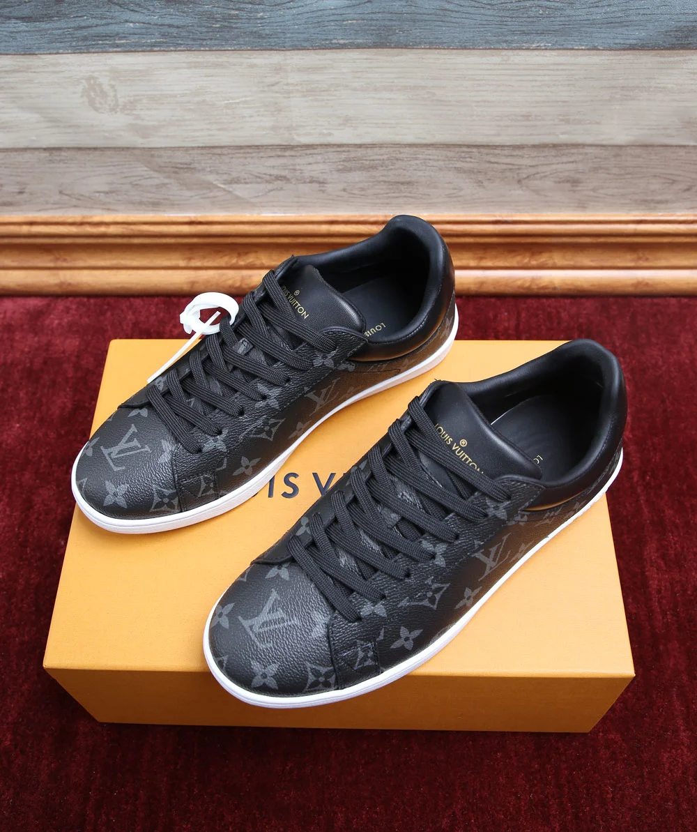 Louis Vuitton Sneakers — 0f48be38