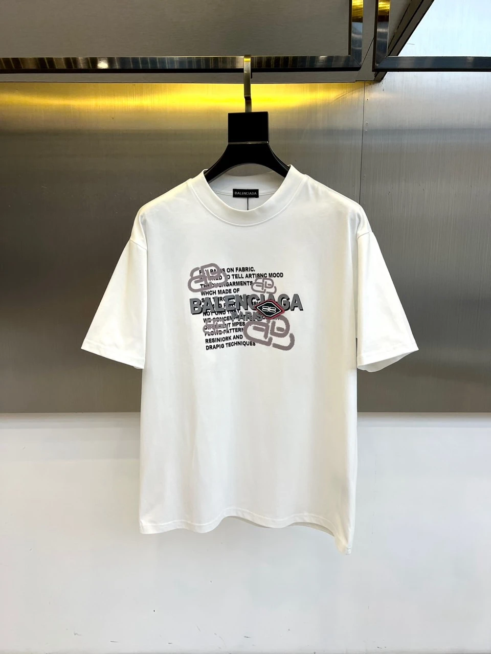 Balenciaga T-Shirt — dd3636b3