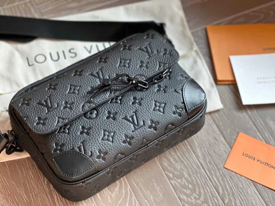 Louis Vuitton Bag — febfbf43