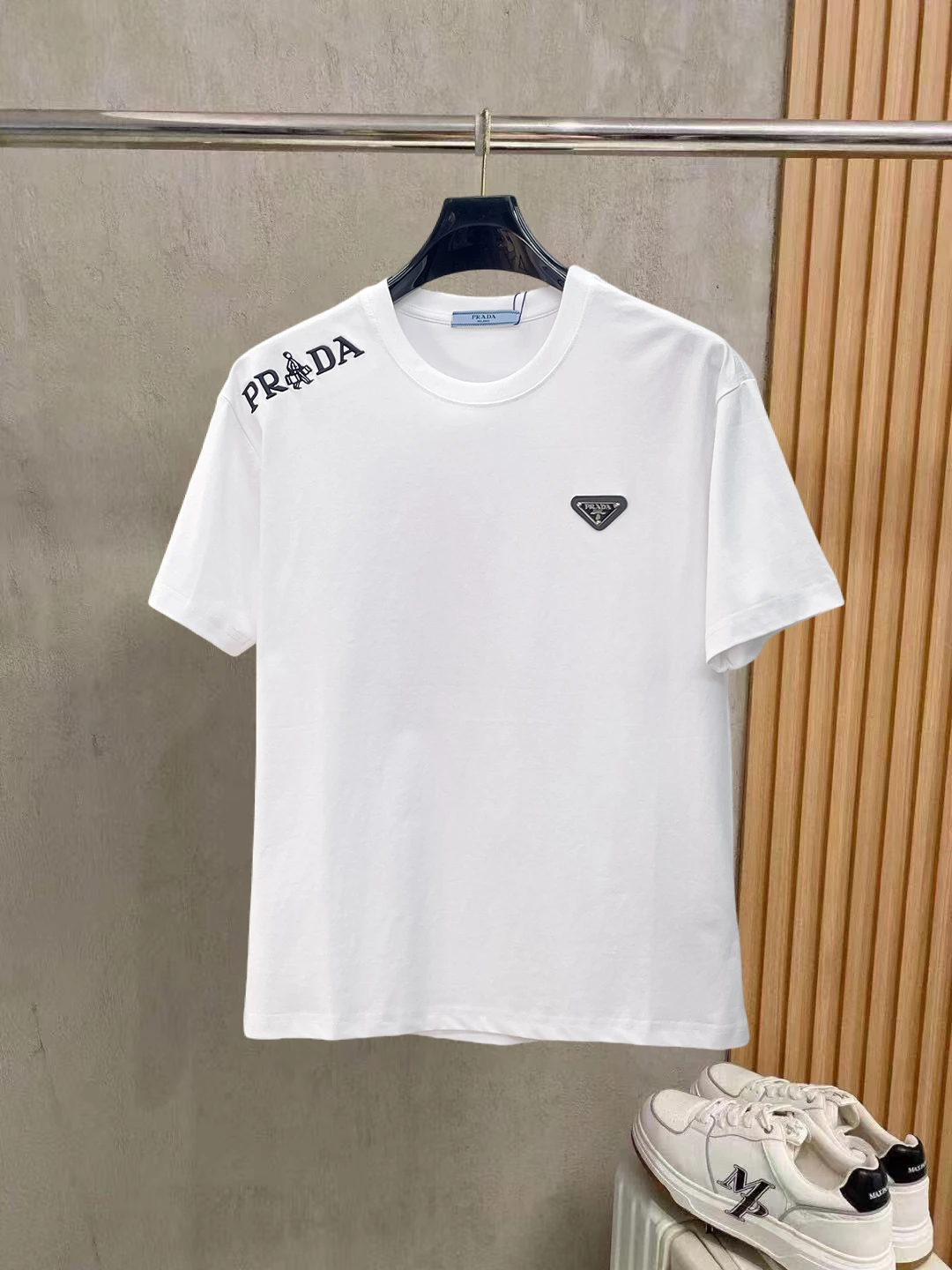 Prada T-Shirt — efc7396f