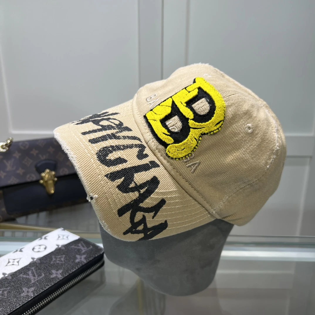 Balenciaga Hat — cda01844