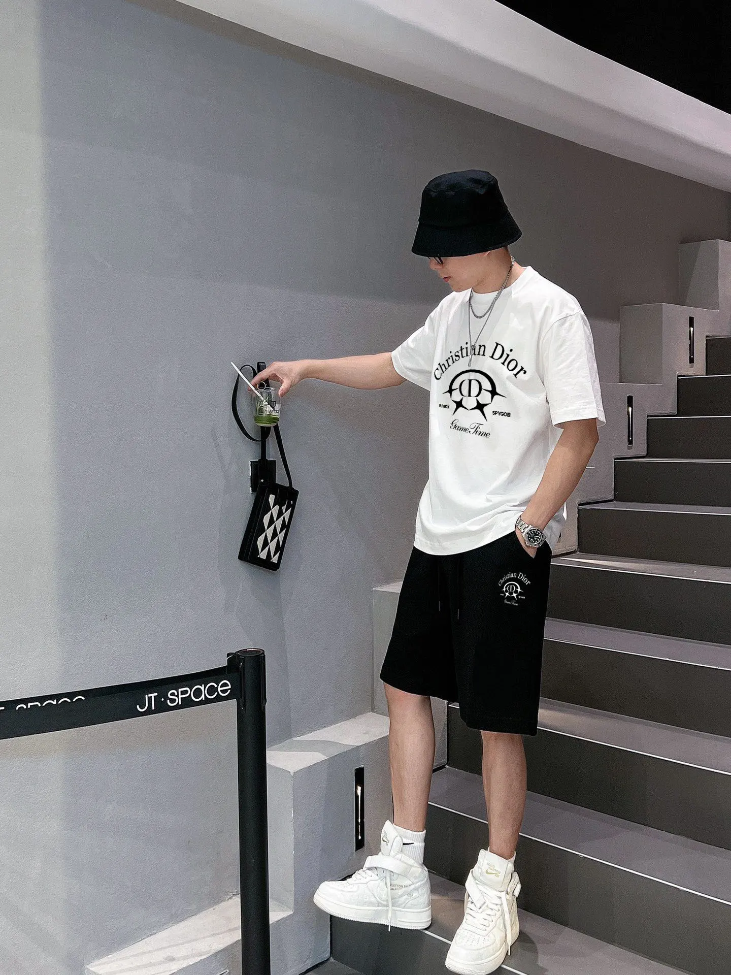 Dior T-Shirt — 054c2310