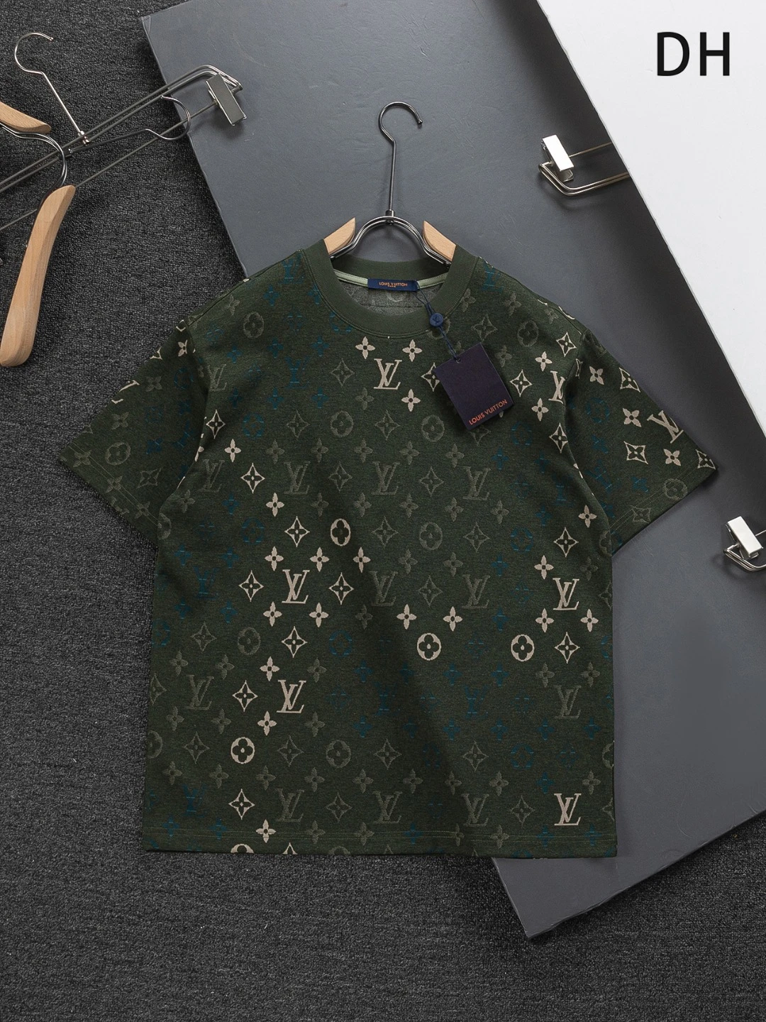 Louis Vuitton T-Shirt — f662c2b8