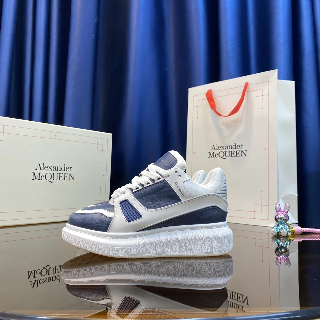Alexander McQueen Sneakers — 54882364