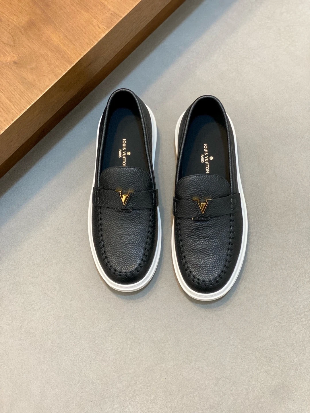 Louis Vuitton Sneakers — 7d4e8bb3