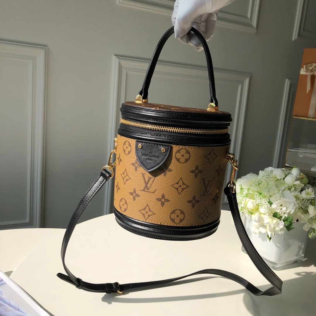 Louis Vuitton Bag — 925db7bc