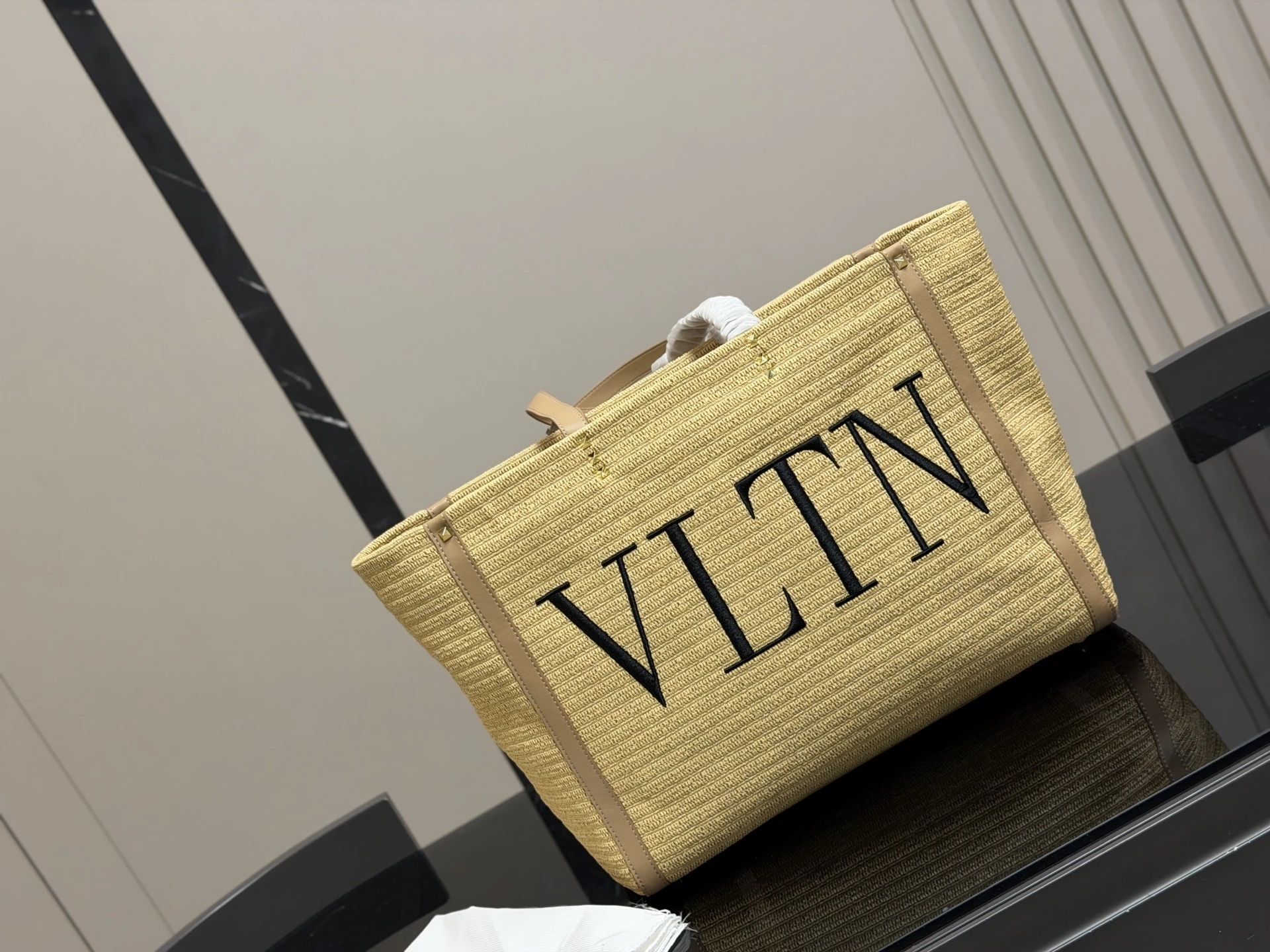 Valentino Bag — 736f668f