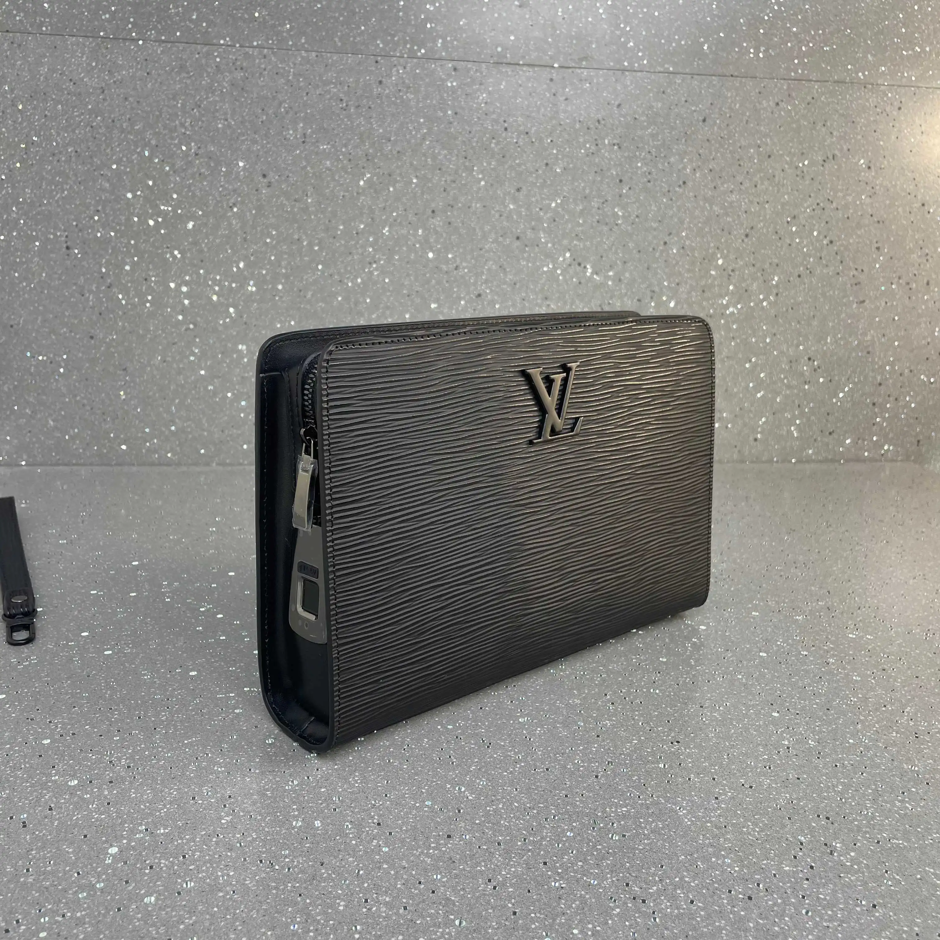 Louis Vuitton Bag — 8dd1dc80