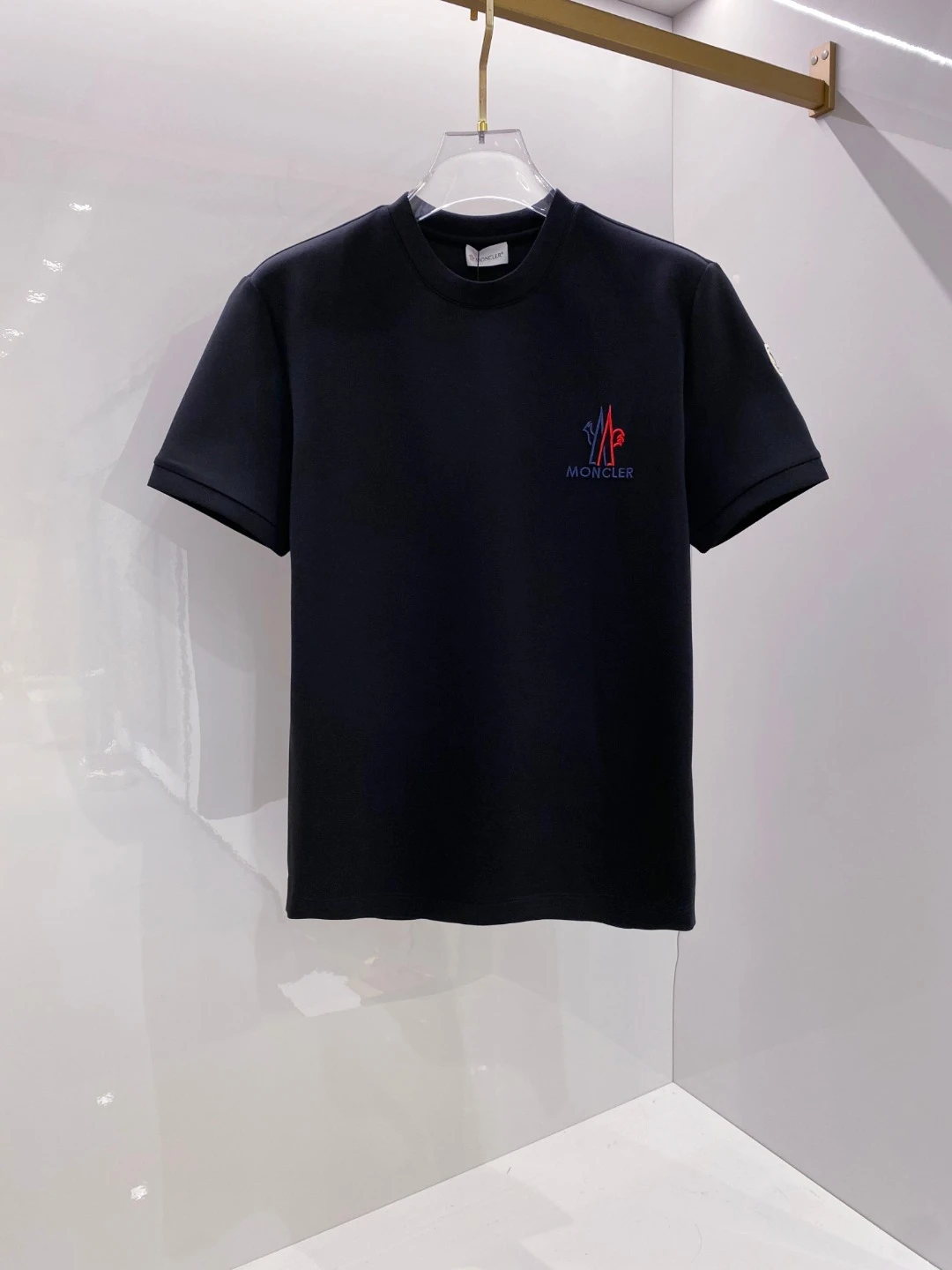 Moncler T-Shirt — f9e2cf32