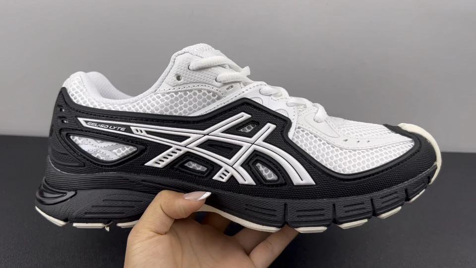 Asics Shoes — 77e11368