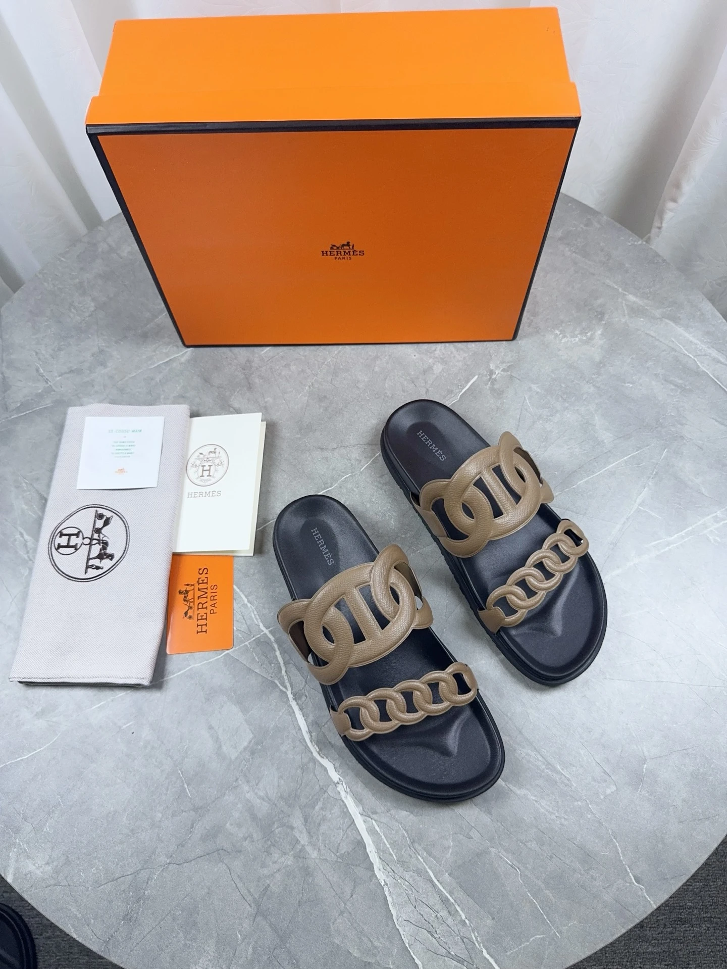 Hermès Slippers — e825cd75