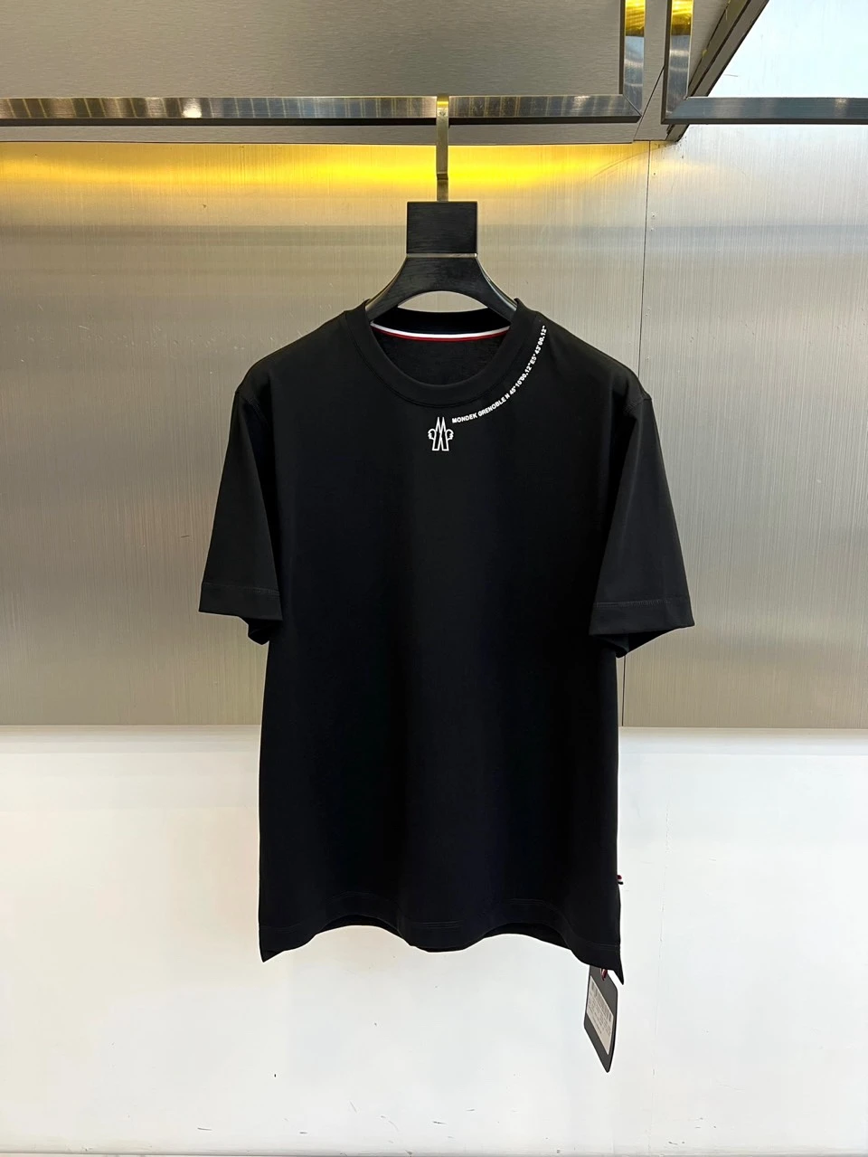 Moncler T-Shirt — 066a3331