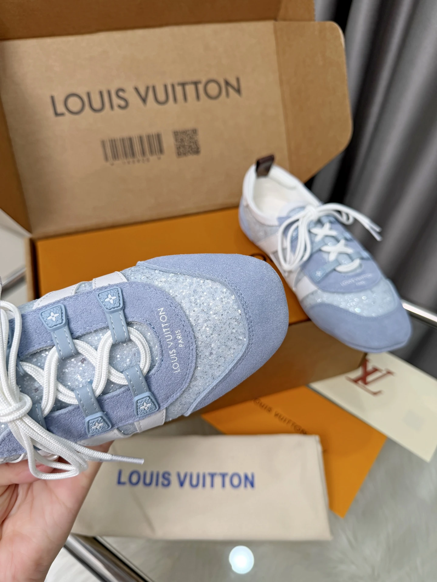 Louis Vuitton Sneakers — b60d1a3c