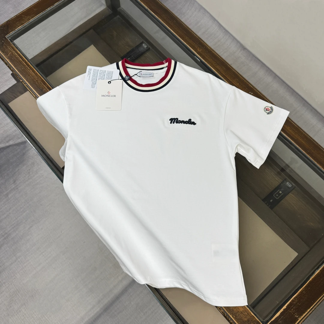 Moncler T-Shirt — 241a3a85